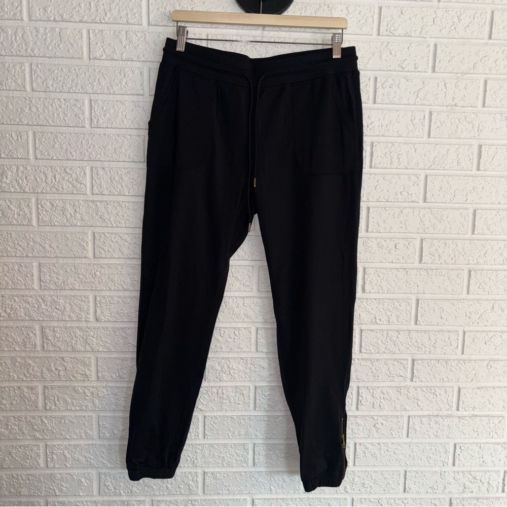 Zyia - Everywhere Zipper Jogger